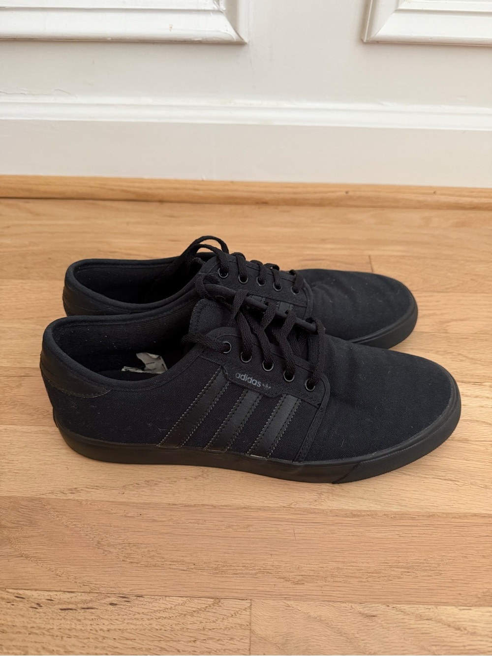 Adidas Men's Black Canvas Low-Top Sneakers Size 11